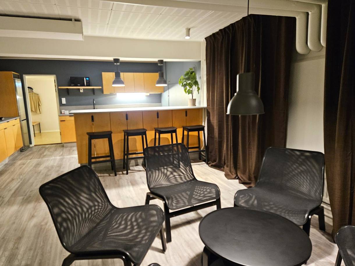 Västra Norrlandsgatan 11D, Centrum