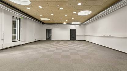 Öppen planlösning med flertalet takfönster Ledig lokal, Törnstens Gränd 15B, Centrum, Östersund