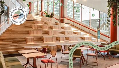 Slå dig ned i den stora trätrappan och njut av miljön Hyllie Stationsväg 41