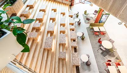 Utsikt ned till bottenplan från våning 2 Hyllie Stationsväg 41