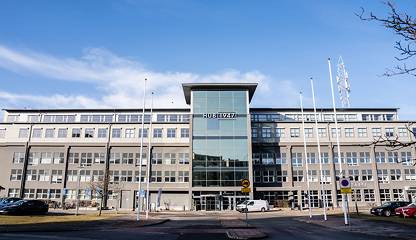 Hub 1947 är en kontorsfastighet med en spännande historia från 1947 och en framtid lika innovativ som dess omgivning Skeppsgatan 19