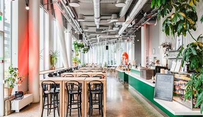 Edge Kitchen på bottenplan av The Edge är en populär lunchrestaurang Hyllie Vattenparksgata 12