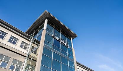 Välkommen till Granitor Properties fastighet, Hub 1947 - ett enastående kontor i Västra Hamnen, skräddarsytt för dig! Skeppsgatan 19