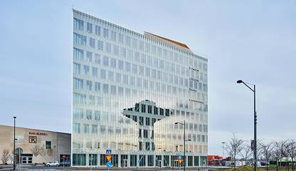 The Edge ligger intill Malmö Mässan och Hyllie vattentorn Hyllie Vattenparksgata 12