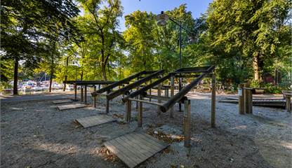 Utegym nedanför kontoret Ringvägen 100