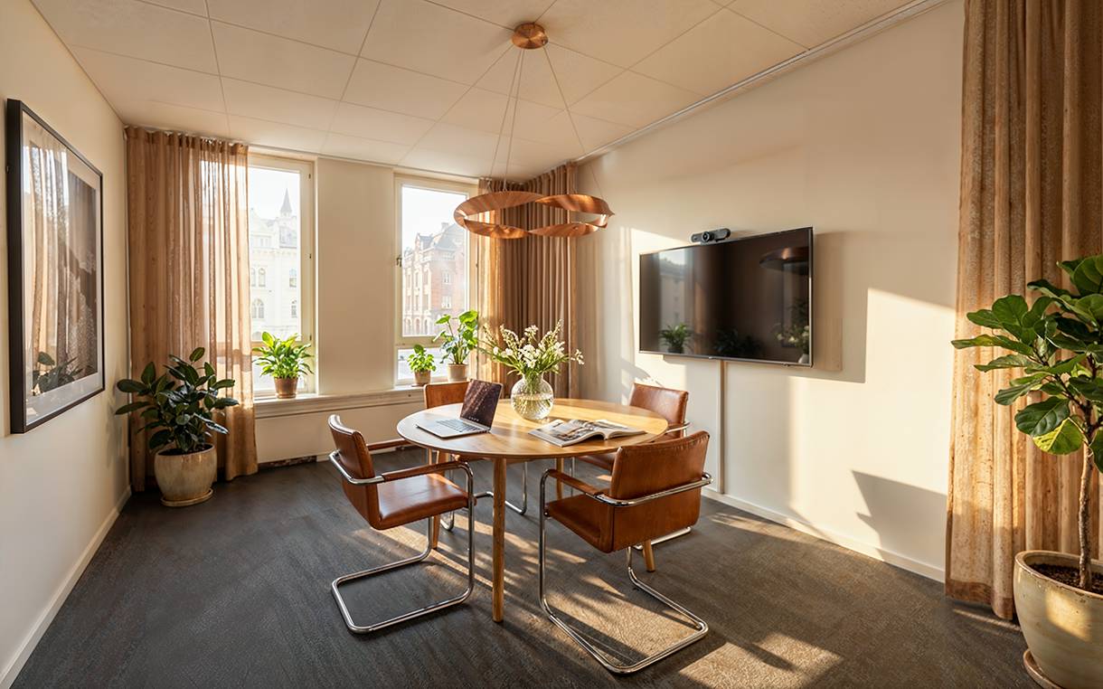 Drottninggatan 1B, Centrum