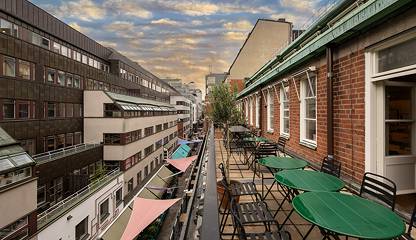 Egen terrass hör till lokalen Jakobsbergsgatan 22