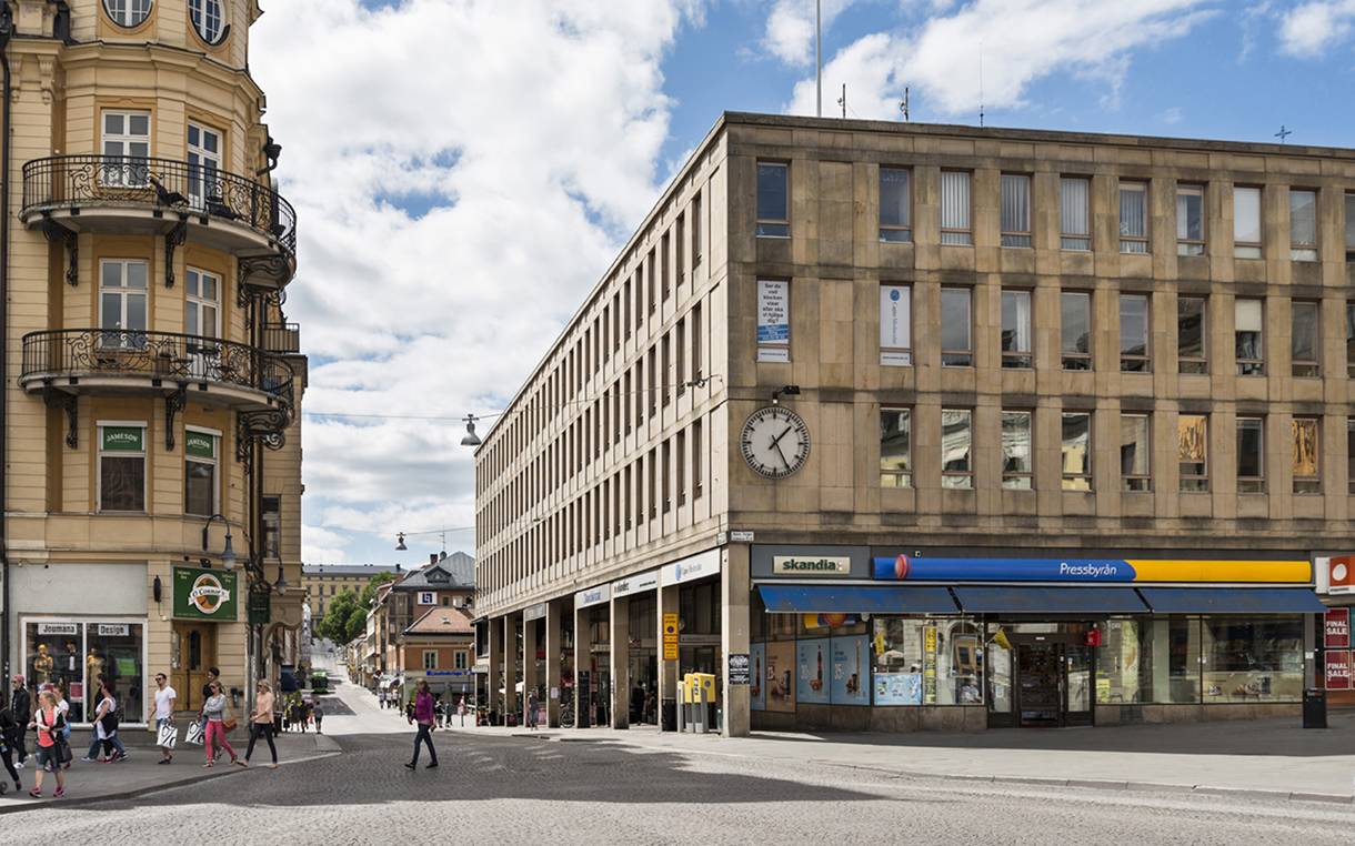 Drottninggatan 1B, Centrum