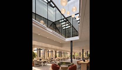 Atrium som skapar rymd och karaktär Golfvägen 8