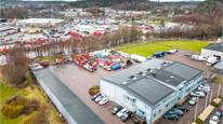 Beläget i Lindome centrum med närhet till all nödvändig närservice och trafikleder