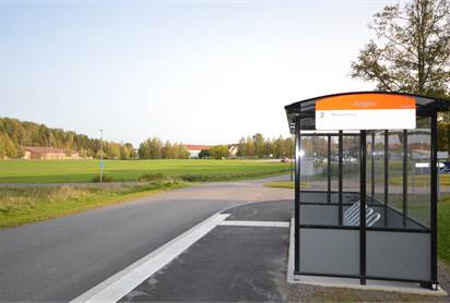 Busshållplats på området