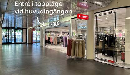 Entré precis vid ingången till huvudentrén. Kungsgatan 23