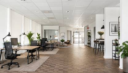 Exempel av hur lokalen kan formas till en modern arbetsmiljö med plats för både arbete, möten och kreativa ytor. Finlandsgatan 64-68