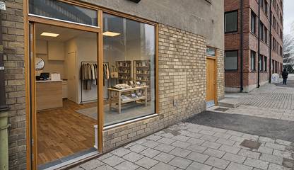 Visualisering – Attraktivt butiksläge med stora skyltfönster mot gatan som ger god synlighet och naturligt ljusinsläpp. Landsvägen 15