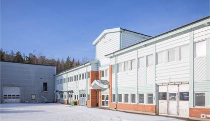 Bra inlastningsmöjligheter via flertalet lastportar Kumla Gårdsväg 13