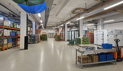 Visualiseringsbild som visar hur lokalen kan nyttjas som ett funktionellt livsmedelslager Fiskhallsvägen 18