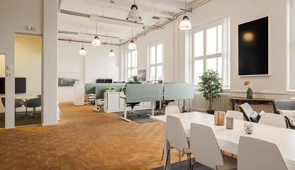 Ljus och rymlig kontorsyta med generöst ljusinsläpp och plats för flera arbetsstationer Ranhammarsvägen 20