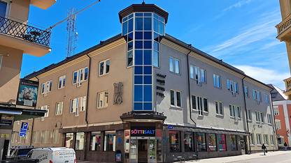 Fastighetens fasad mot Vängåvan vid korsningen Bankgatan/Kyrkogatan Ledig lokal, Bankgatan 13, Centrum, Sundsvall