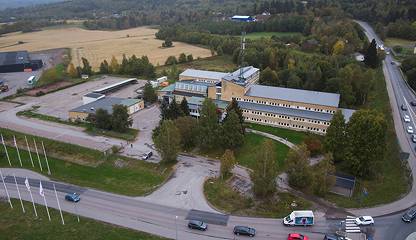 Fastigheten är väl exponerad med bra skyltläge mot omgivningarna Antennvägen 2