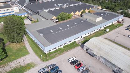 Flygbild över fastigheten vid Bultgatan 10 i Nacksta med delar av den stora gårdsplanen Ledig lokal, Bultgatan 10, Nacksta, Sundsvall