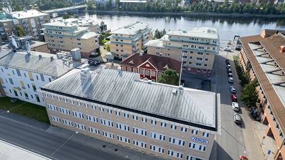 Flygbild över den del av fastigheten där lokalerna är belägna på de två översta våningsplanen Ledig lokal, Storgatan 50, Centrum, Skellefteå