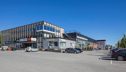 Fastigheten sedd från väster Sjögatan 1L