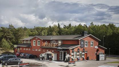 Huset från NV Ledig lokal, Fenix väg 16, Värmdö Köpcentrum, Värmdö
