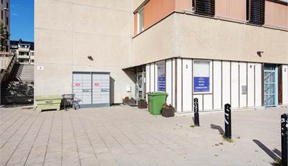 Fasad/ Entré till lokal Blästervägen 1