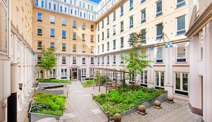 Innergård Klara Norra Kyrkogata 33