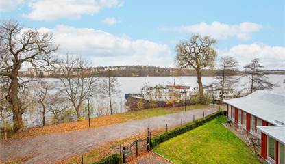 Vy från kontoret Hufvudsta Gård