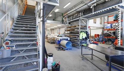 Verkstad och trapp till övre plan Lyftkransvägen 7A