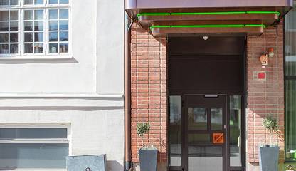 Fastighetens entré S:t Annegatan 3