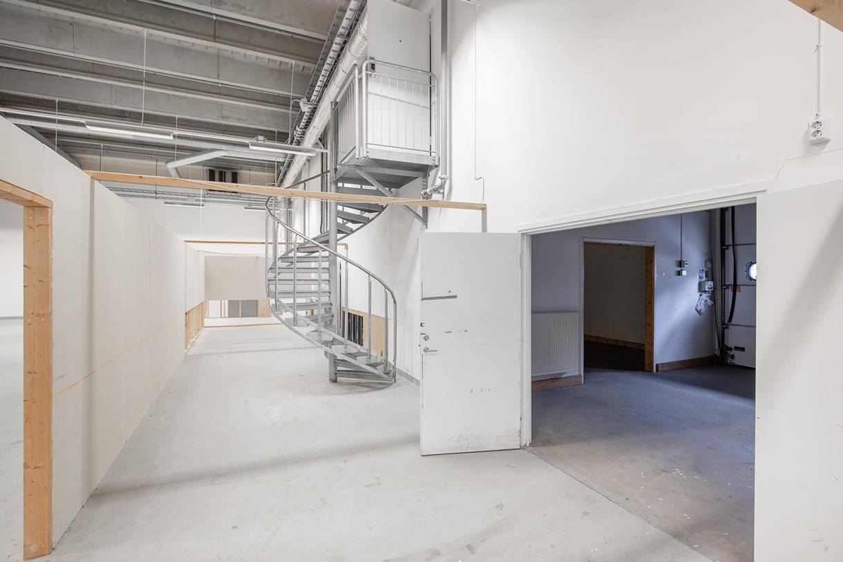 Glasvingegatan, Hälla