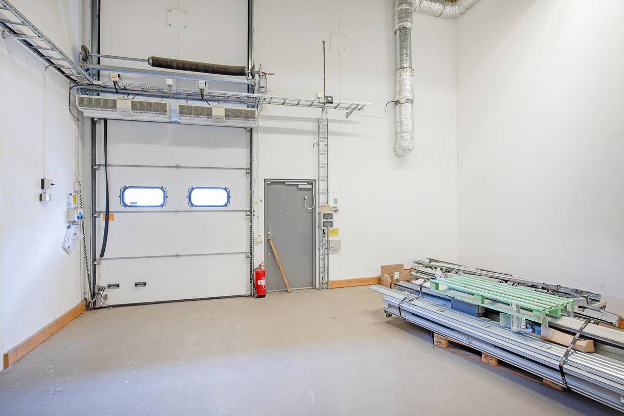 Glasvingegatan, Hälla