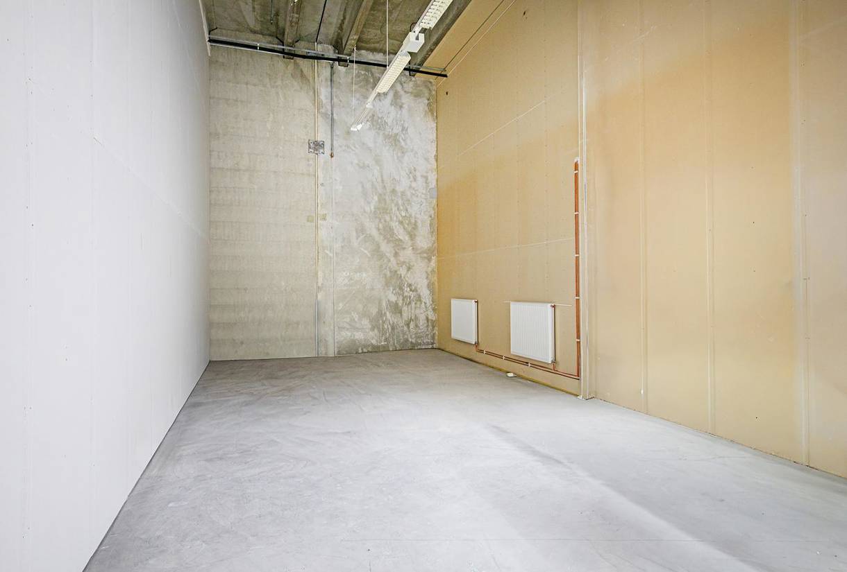 Glasvingegatan, Hälla