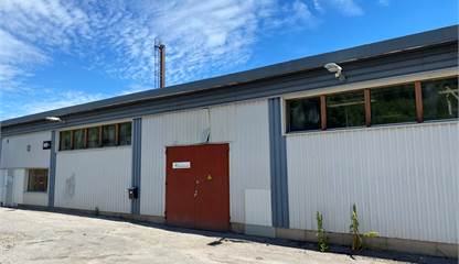 Fasad med port Svartviksvägen 10-12