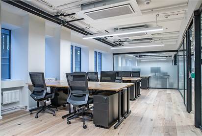 Kontorsrum möblerat med 12 arbetsplatser  på våning 12