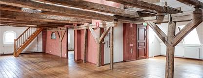 Handikappshiss direkt till lokalen från markplan. Öppen planlösning. Stora Östergatan 18