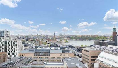 Fantastisk utsikt över hela Stockholm från fastighetens gemensamma takterrass