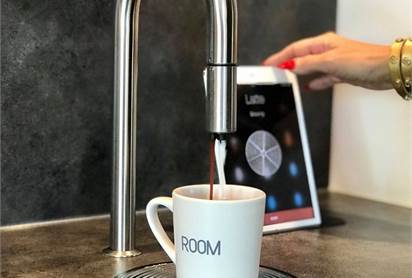 Kaffemaskin där tillval som Kaffe, Latte, Cappucino, bubbelvatten m.m kan väljas.