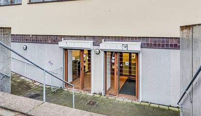 Entré Hästhagsvägen 1