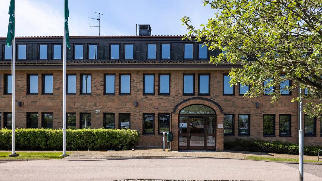 Företagsvägen 28, Väster
