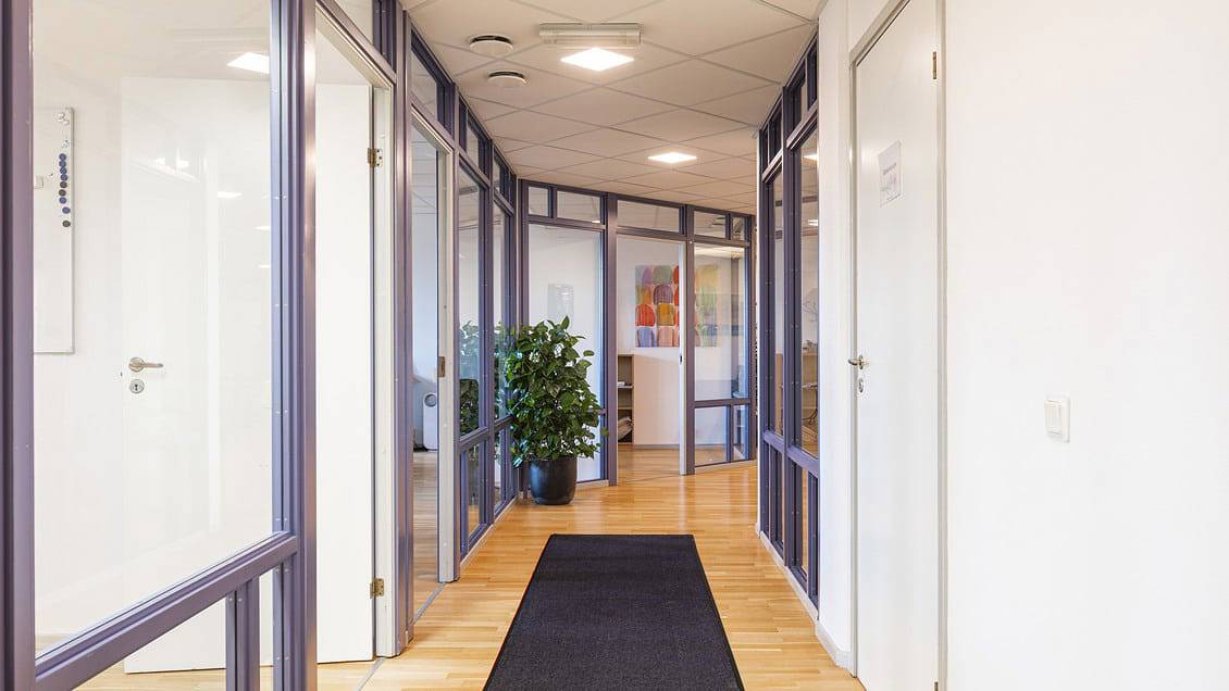 Annedalsvägen 9, Väster