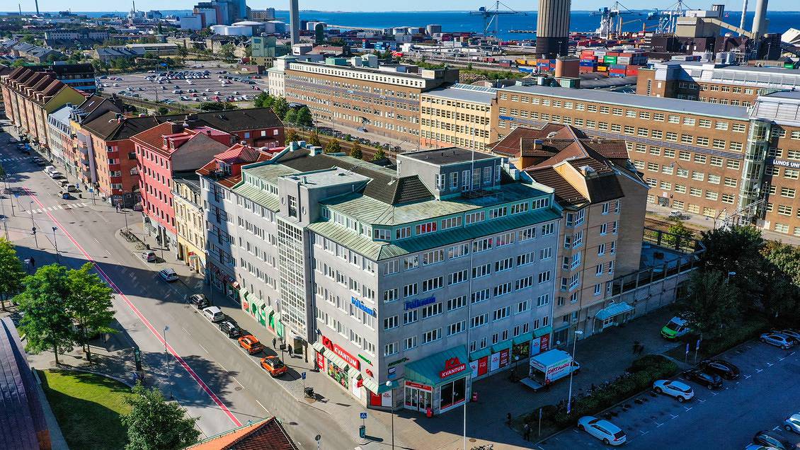 Carl Krooks Gata 30, Centrum