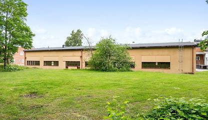 Byggnaden ligger i anslutning till grön och fin park med möjlighet till uteplats Södra Grev Rosengatan 29