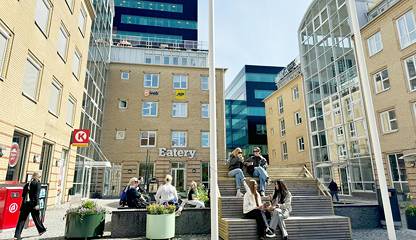 Gårda torget har blivit en populär samlingsplats Gårdatorget 2