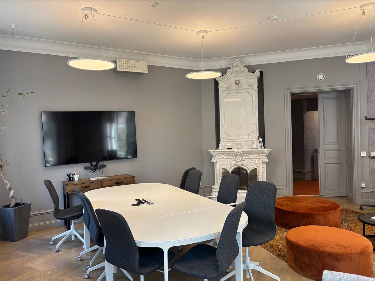 Borganäsvägen 42, Centrum