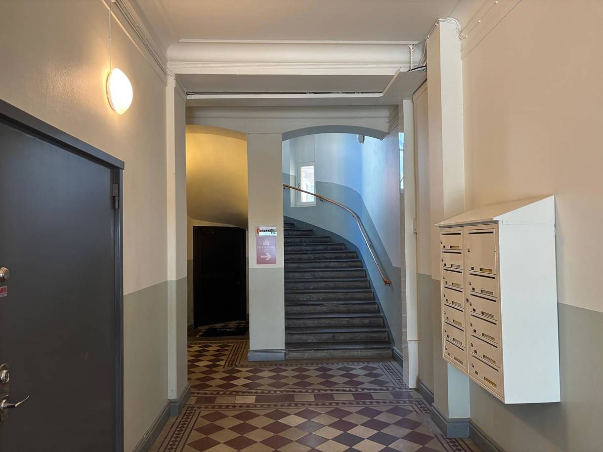 Borganäsvägen 42, Centrum