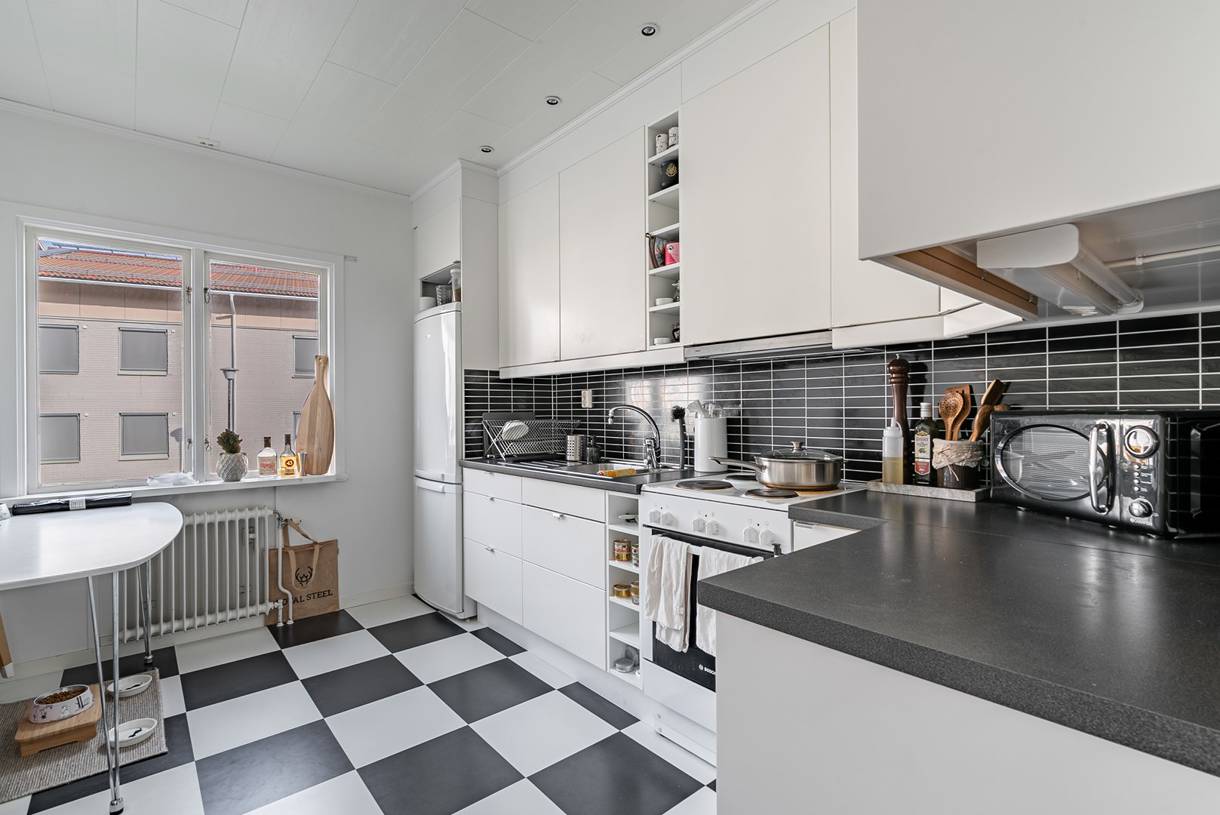 Överstan, Överstan