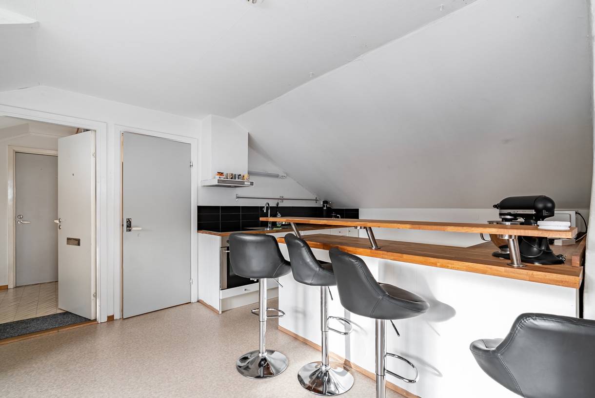 Överstan, Överstan